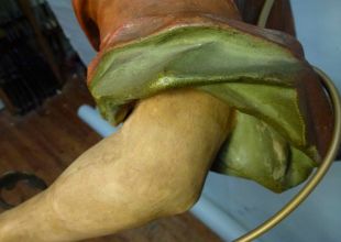 Lüsterweibchen: Bruchstelle nach der Restaurierung